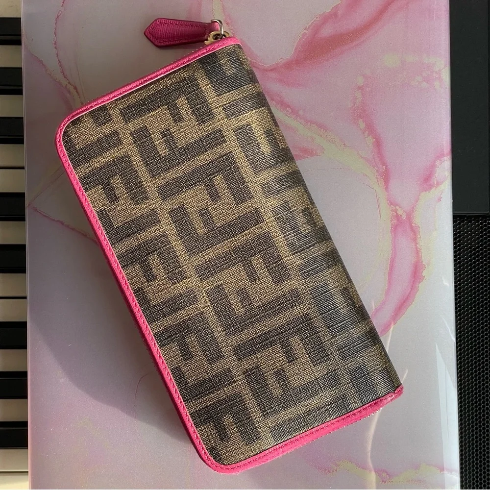 Authentic Fendi Zucca Zip Around Wallet Brown Canvas Pink Trim Italy - Picture 2 of 10